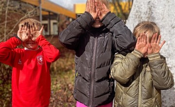 Kinderen van Daltonschool De Branink in Laren ontwikkelen groene vingers en duurzaam bewustzijn met project "Vieze Handen en groene vingers"