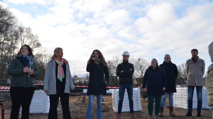 De drie directeuren en andere betrokkenen spraken enkele woorden.