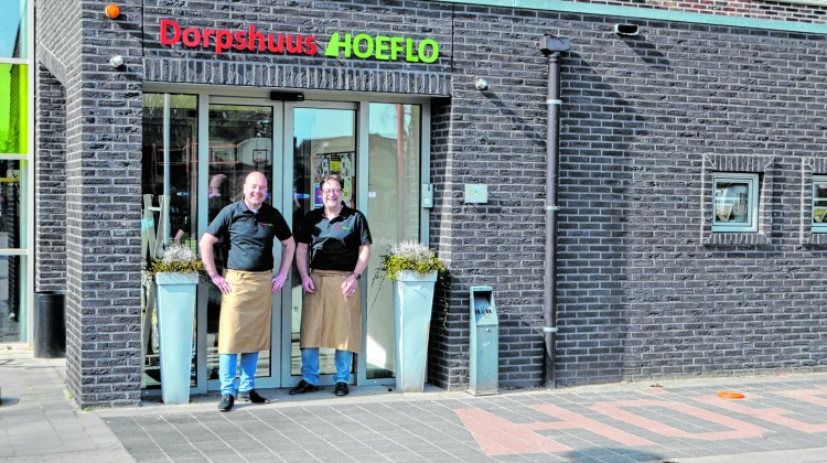 Dorpshuus Hoeflo als stralend  middelpunt van Harfsen