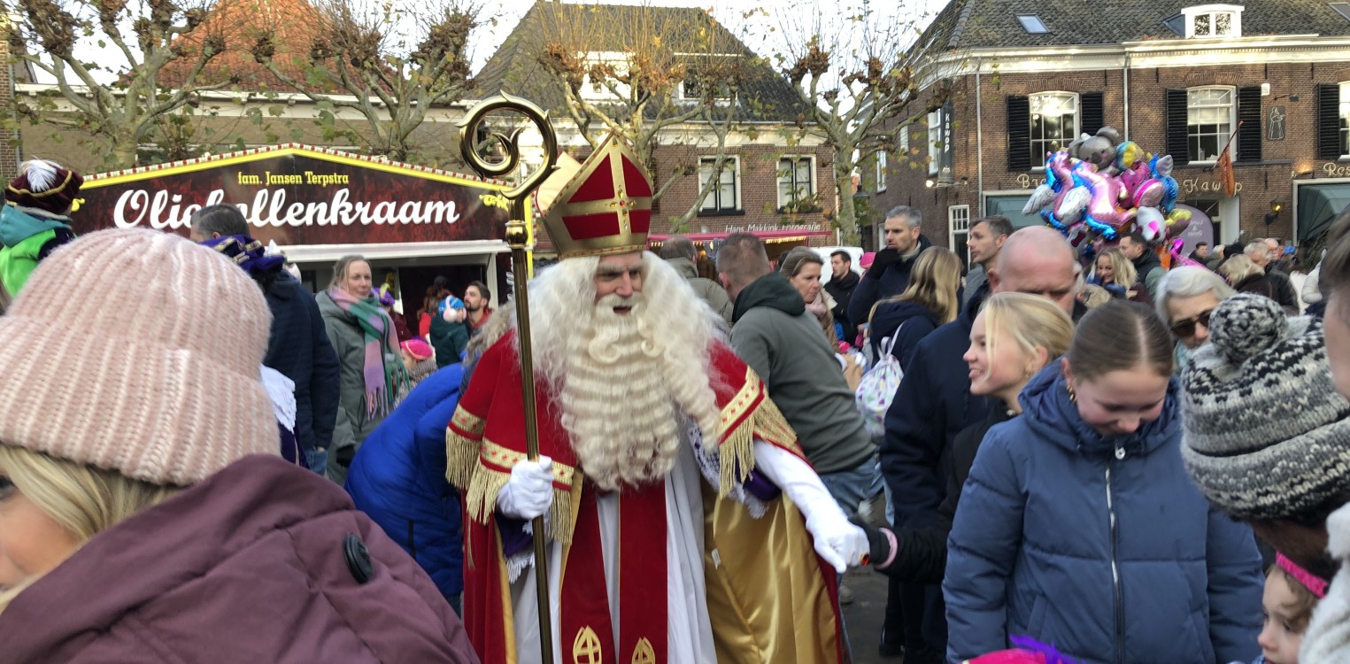 Lochem heet Sinterklaas feestelijk welkom