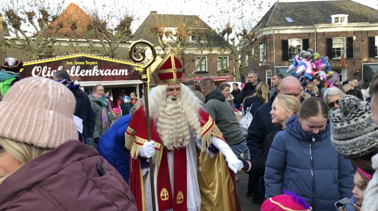 Lochem heet Sinterklaas feestelijk welkom