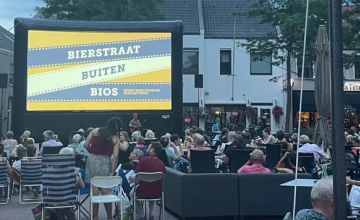 Zomeravondfilm The Holdovers op de Kleine Markt bij de Gudulakerk