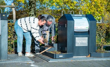 Proef met containertuintjes moet vervuiling aan Koedijk in Lochem terugdringen