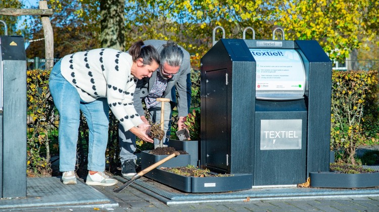 Proef met containertuintjes moet vervuiling aan Koedijk in Lochem terugdringen