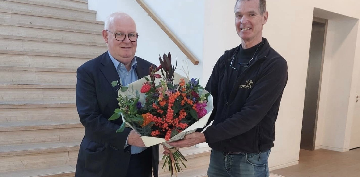 Bloemist zet burgemeester in het zonnetje op Dag van de Ondernemer