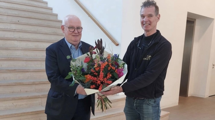 Bloemist zet burgemeester in het zonnetje op Dag van de Ondernemer