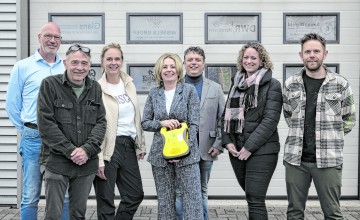 Nieuwe AED in Eefde zorgt voor extra veiligheid