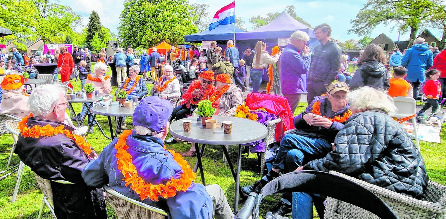 Traditioneel en gezellig Koningsdag  op de Roskamweide