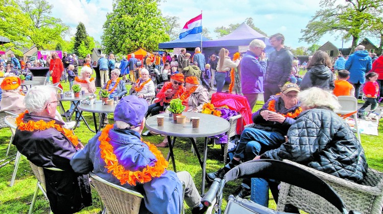 Traditioneel en gezellig Koningsdag  op de Roskamweide