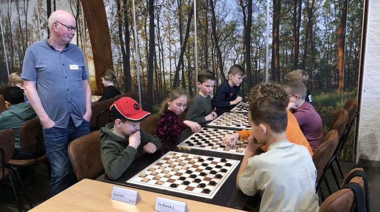 Branink tweede op halve finale Gelderland Schooldammen Welpen in Laren