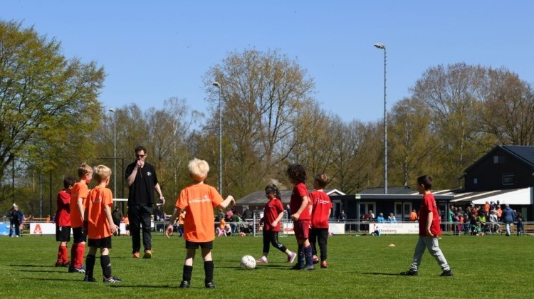 Schoolvoetbaltoernooi op 24 april bij Witkampers in Laren