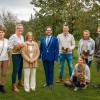 Verras je Beste Buren met een taartje!