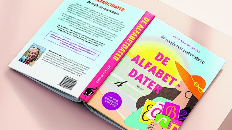 Boeklancering De Alfabetdater van Atty van de Brake uit Harfsen