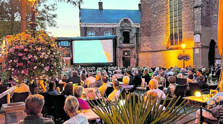 Film kijken in de buitenlucht