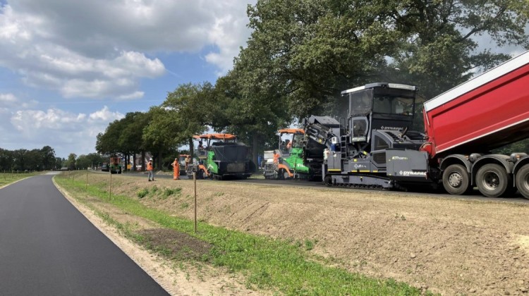 Nieuwe deklaag op Goorseweg en parallelweg