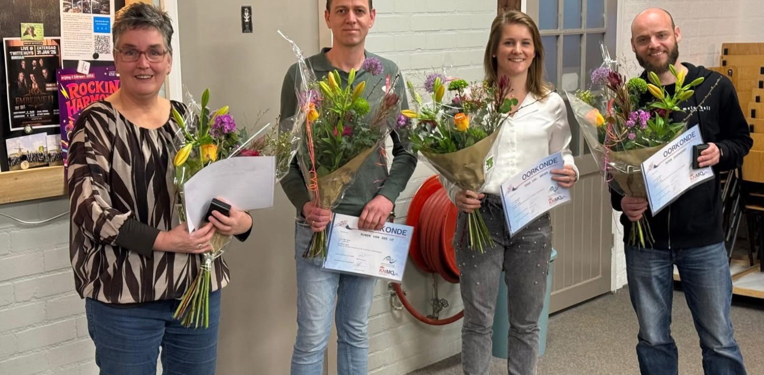 Muziekvereniging Apollo huldigt jubilarissen tijdens nieuwjaarsbijeenkomst