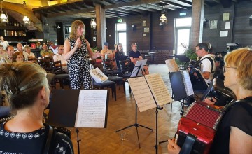 Accordeon- en Harmonicatreffen op 25 augustus bij De Heksenlaak in Barchem met een bijzondere verjaardag voor Dinie