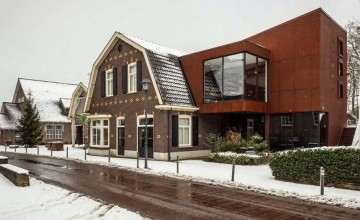 Dorpsdichter Coby Wiltink verlengt haar dorpsdichterschap in Almen