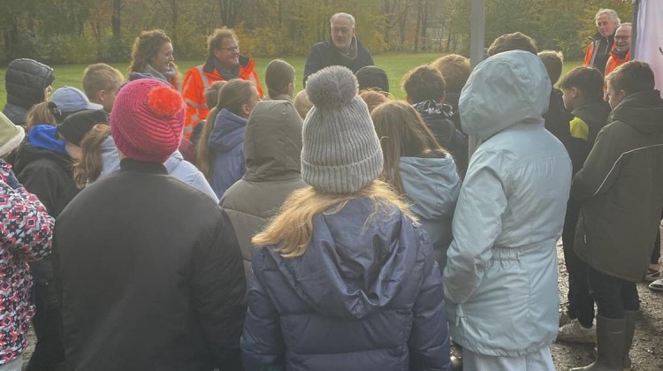 Leerlingen uit Epse en Laren helpen bij nationale Boomfeestdag