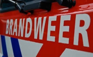 Meerdere brandweer voertuigen naar woningbrand in Laren