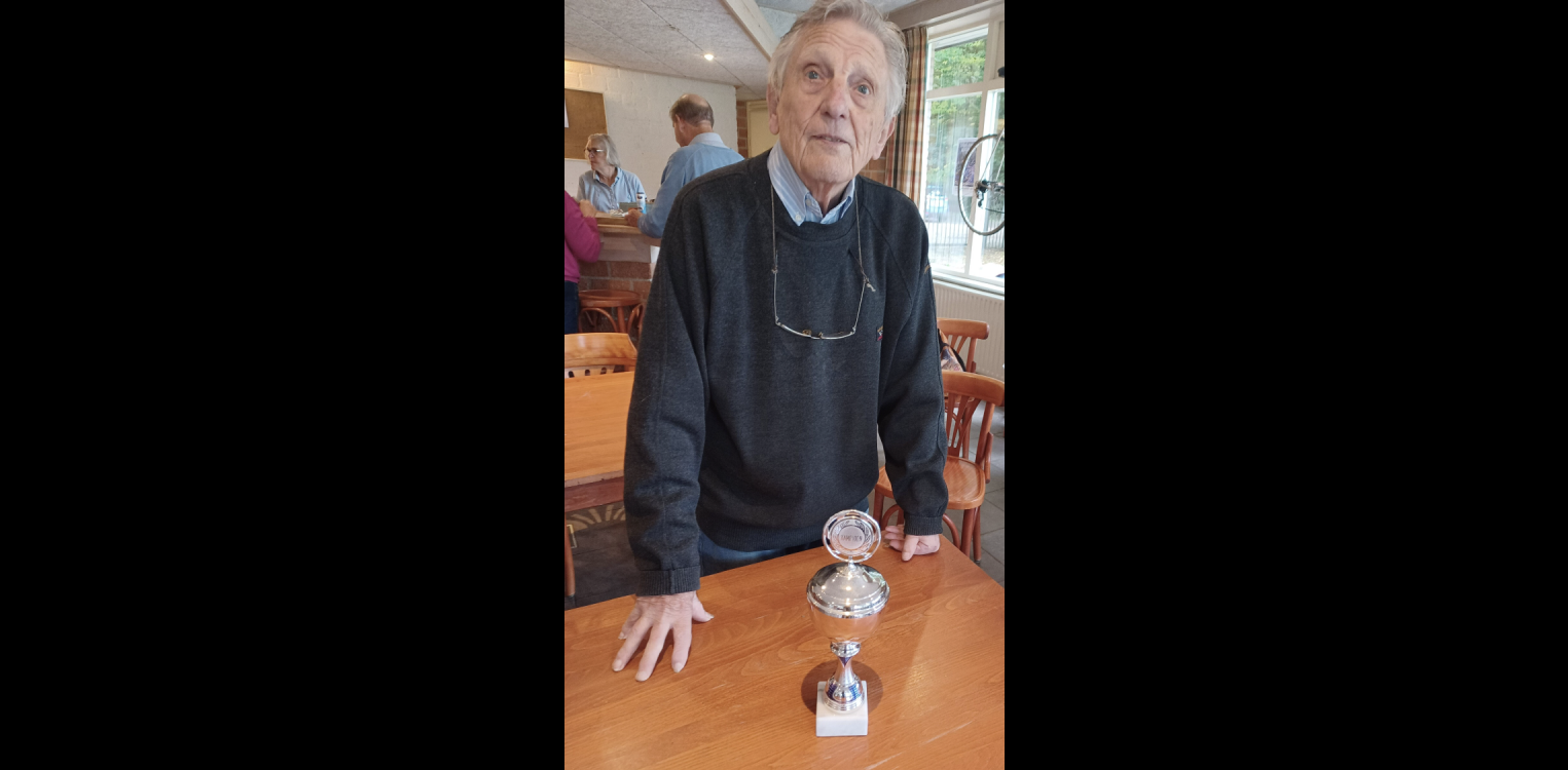 Nico van der Zee kampioen sjoelen van ’t Overschotje