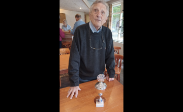 Nico van der Zee kampioen sjoelen van ’t Overschotje