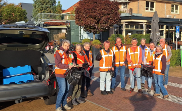 Vrijwilligers ruimen zwerfvuil op in Eefde