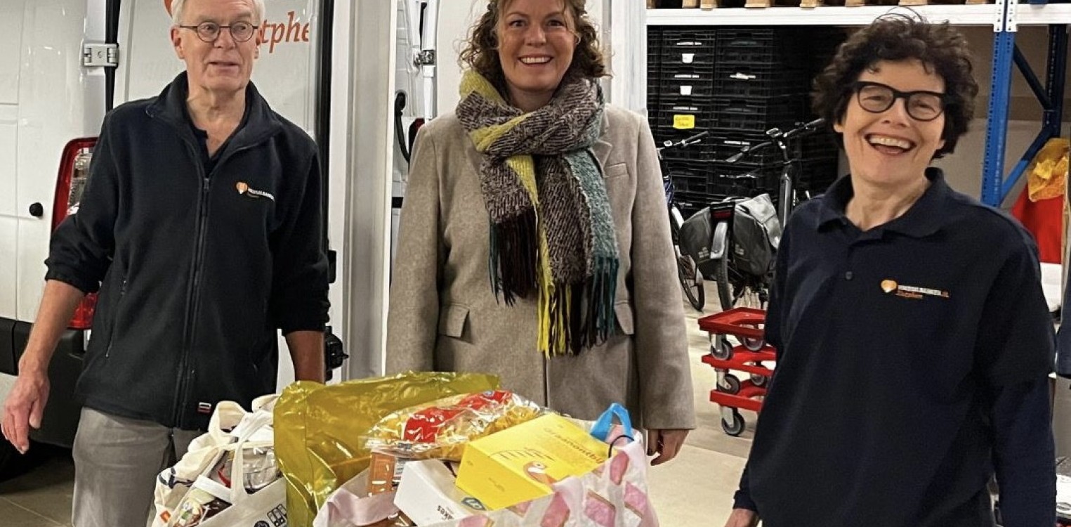 Inner Wheel Barchem steunt Voedselbank met extra inzameling