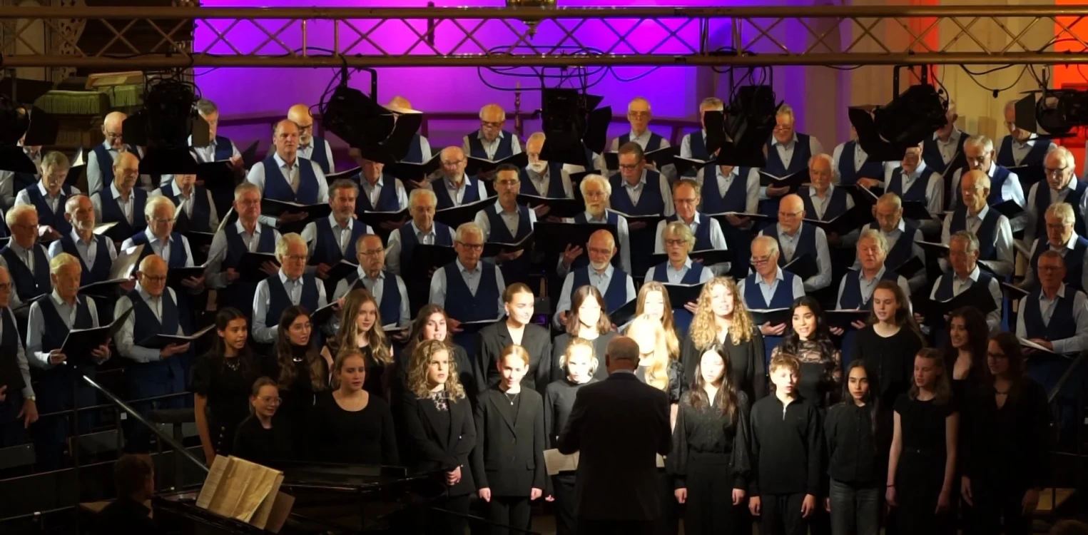 Grote opkomst bij jubileumconcert Lochems Mannenkoor