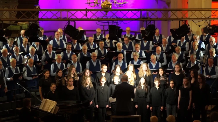 Grote opkomst bij jubileumconcert Lochems Mannenkoor