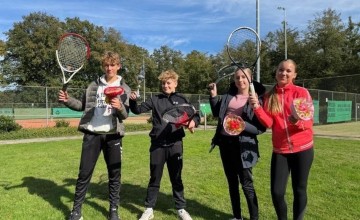 Team geel tennisvereniging Laerveld kampioen najaarscompetitie