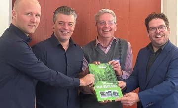 Uitreiking eerste exemplaar verzamelalbum "Onze Mooie Stad" tijdens Open Monumentendag