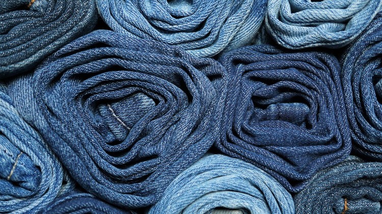 Denim straight fit: de tijdloze essential voor jouw garderobe