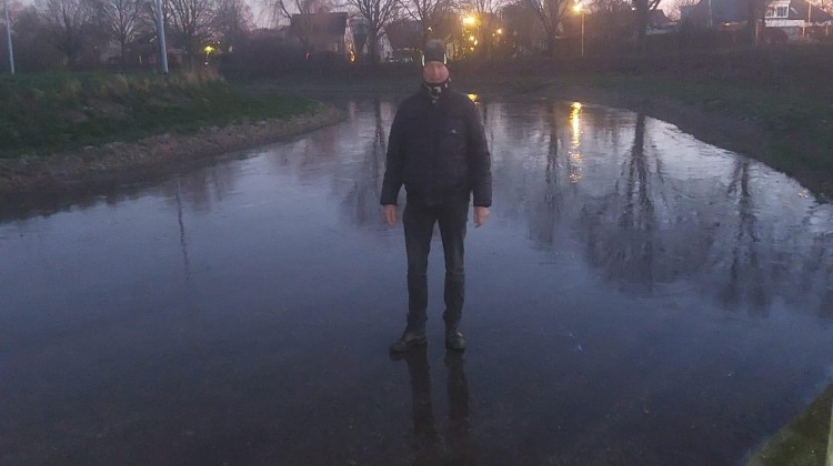 IJsbaan Lochem test kwaliteit ijs