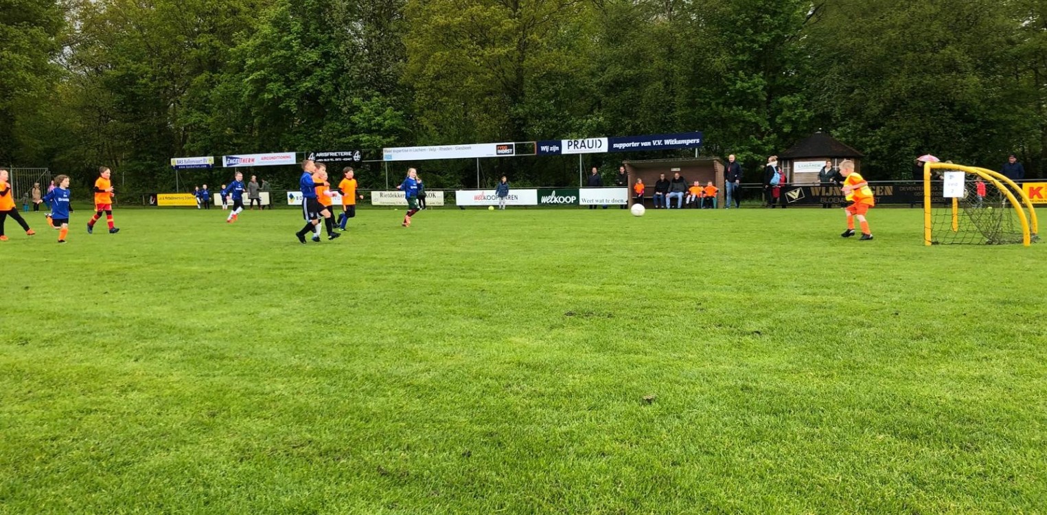 Schoolvoetbaltoernooi op 16 april bij Witkampers in Laren