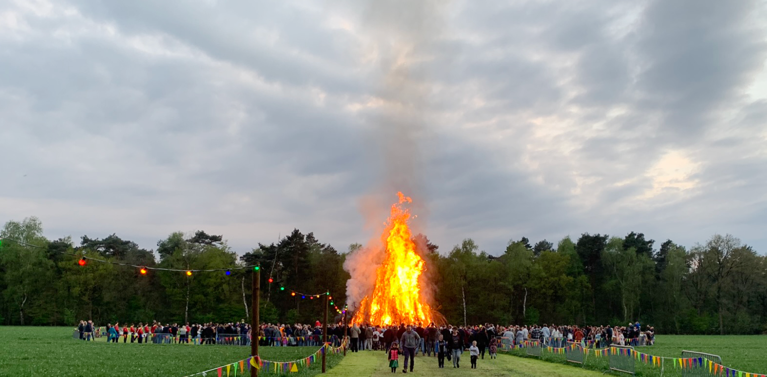 Paasvuur aan, drankje in de hand en gáán!