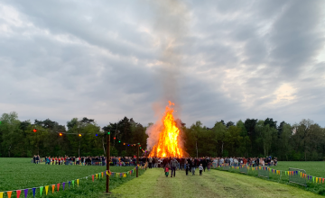 Paasvuur aan, drankje in de hand en gáán!