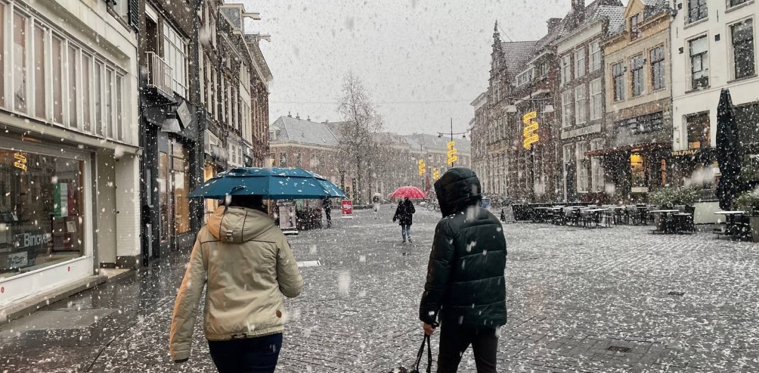 Eerste sneeuw van het seizoen in de regio zorgt voor winterlandschap