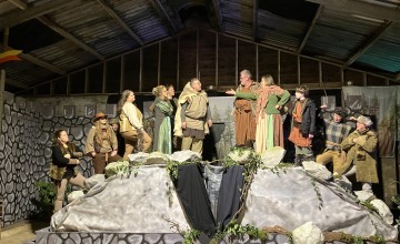 Ronja de Roversdochter verovert het podium in tot kasteel omgebouwde koeienstal