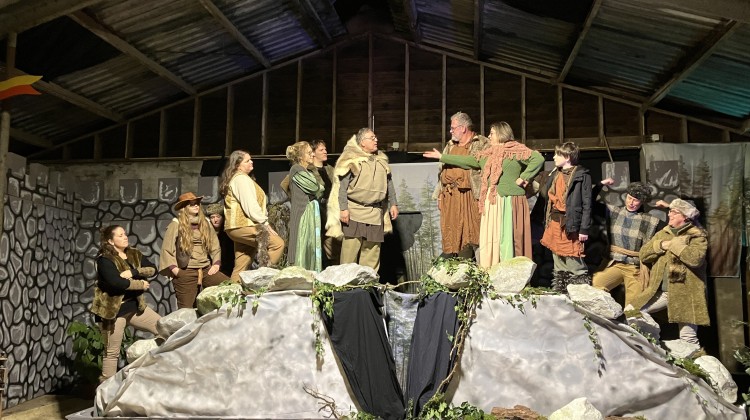 Ronja de Roversdochter verovert het podium in tot kasteel omgebouwde koeienstal