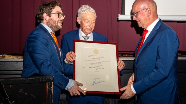 Kreunen Bouw Lochem ontvangt Predicaat Hofleverancier van burgemeester