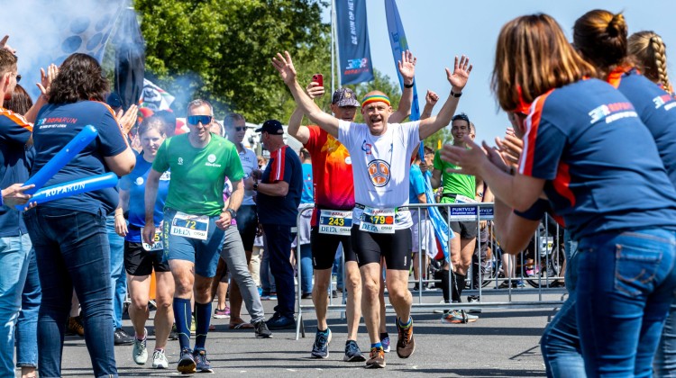 Feestelijke activiteiten tijdens doorkomst Roparun