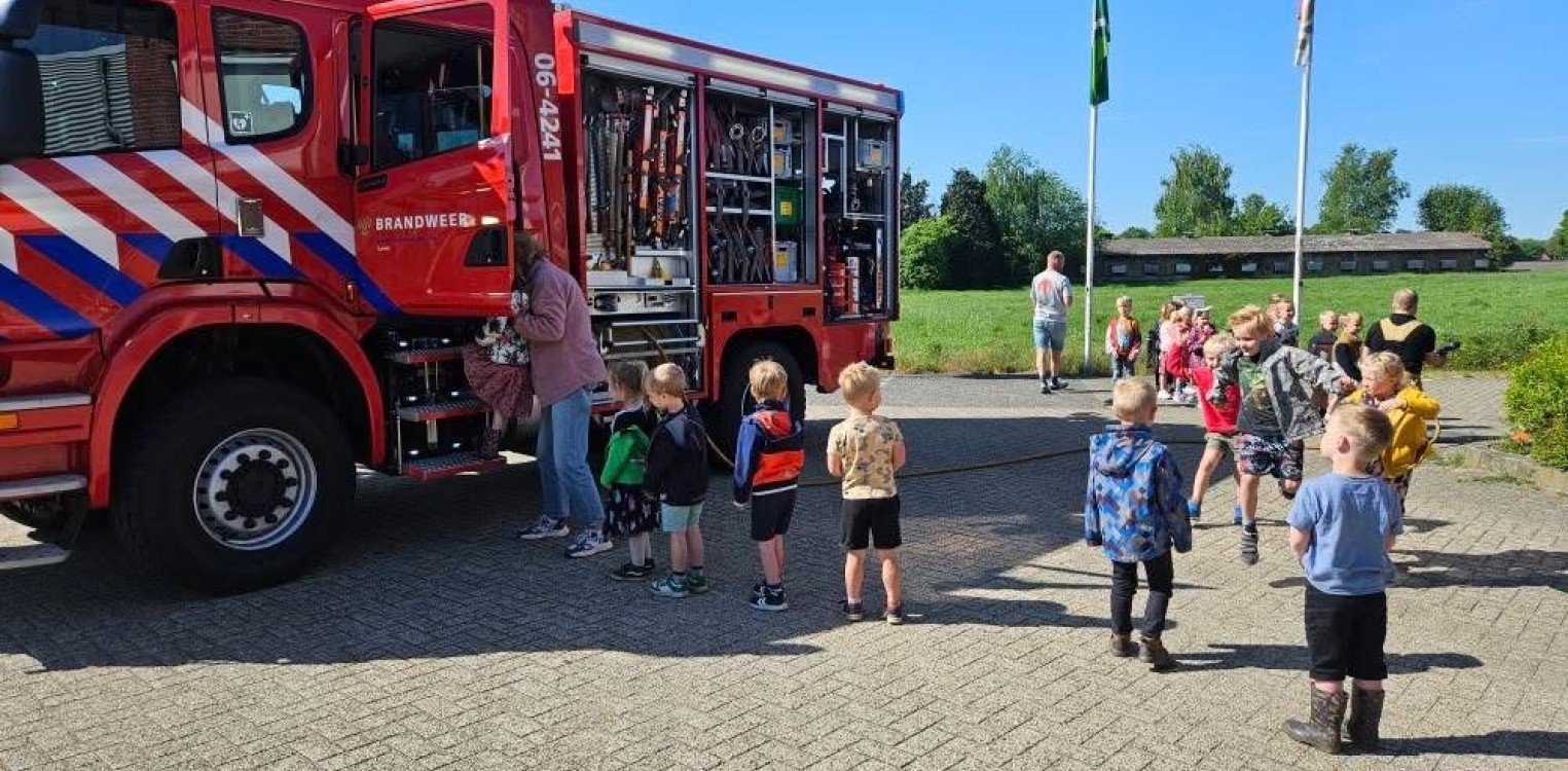 Brandweer Laren geeft kijkje achter de schermen aan basisschoolleerlingen