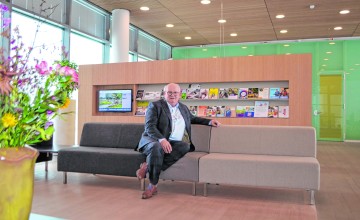 Waarnemend, maar met een duidelijke opdracht