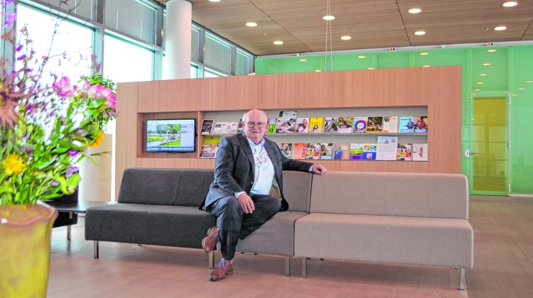 Waarnemend, maar met een duidelijke opdracht