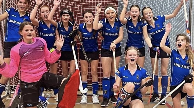 Meiden ZMO14-4 Lochemse Hockey Club kampioen