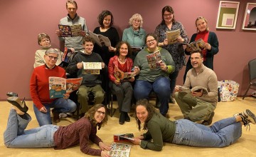 Toneelvereniging NIO speelt komische klucht ‘Actie op de Redactie’ in Dorpshuis het Hart