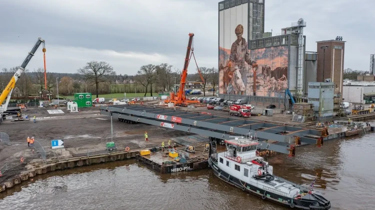 BAM laat beschadigde brugdelen Nettelhorsterbrug vervangen