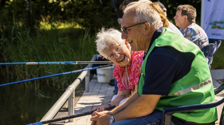 Samen vissen voor cliënten de Hoge Weide in Lochem