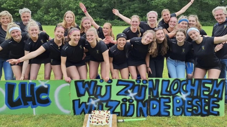 Dames O25-1 van Lochemse Hockey Club Ongeslagen Kampioen